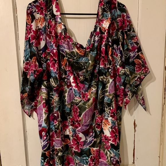 Catherine’s cold shoulder top size 5x - Picture 1 of 2